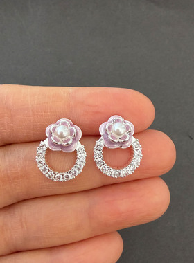 时尚百搭花朵珍珠耳钉女精致圆形铜质S925银针耳饰