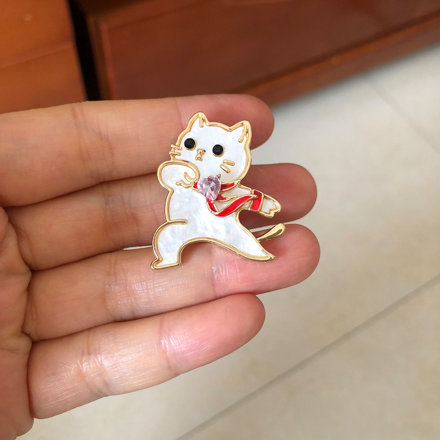俏皮可爱款奋斗的猫咪卡通造型女式别针胸针