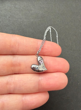 爱心造型吊坠女式钛钢简约款时尚锁骨链