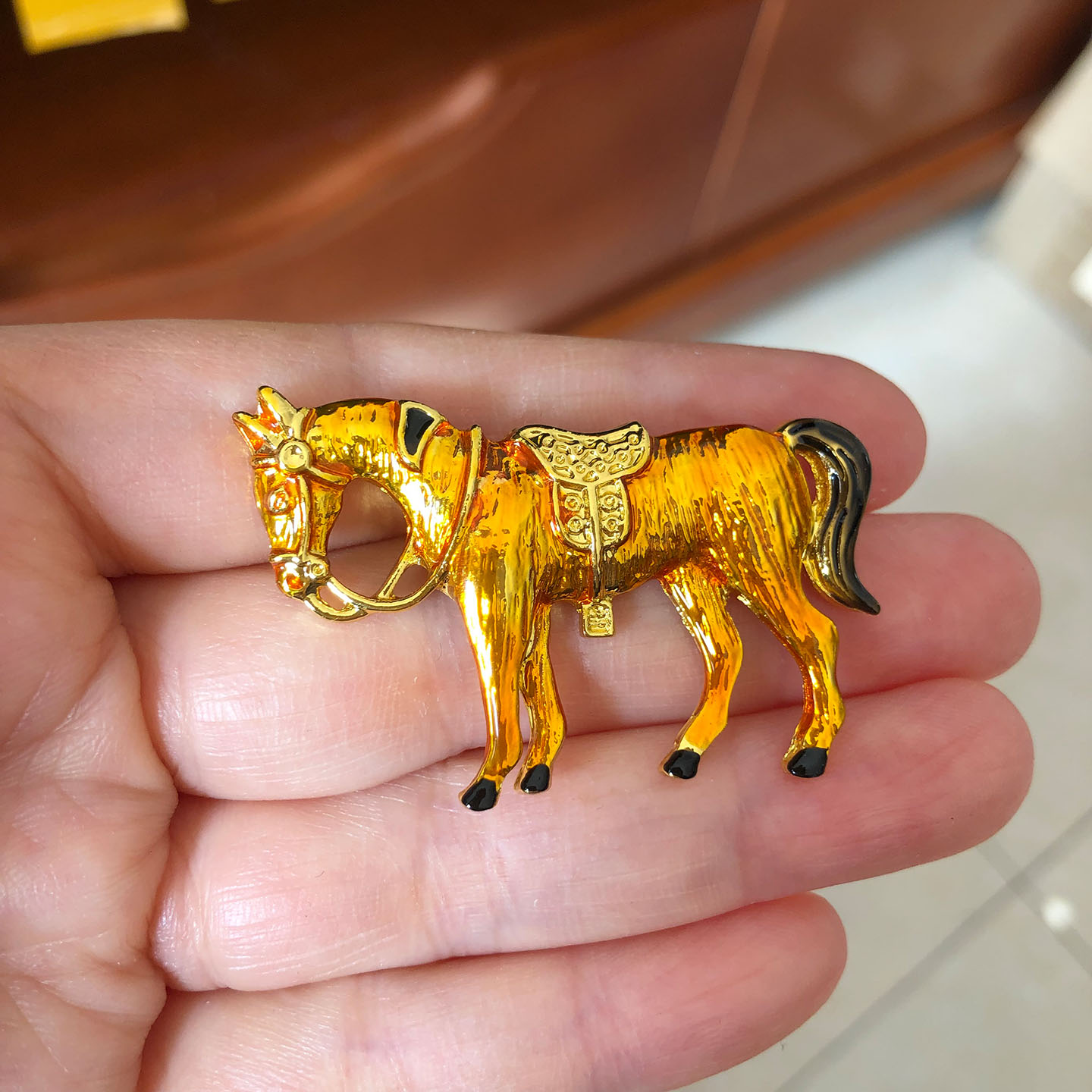个性创意生肖款赛马造型别针胸针