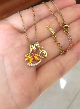 彩色滴油马上有钱卡通女式钛钢项链