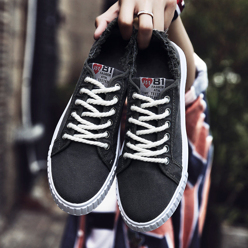 明星小白鞋牛仔裤搭配板鞋韩版秋季透气男士休