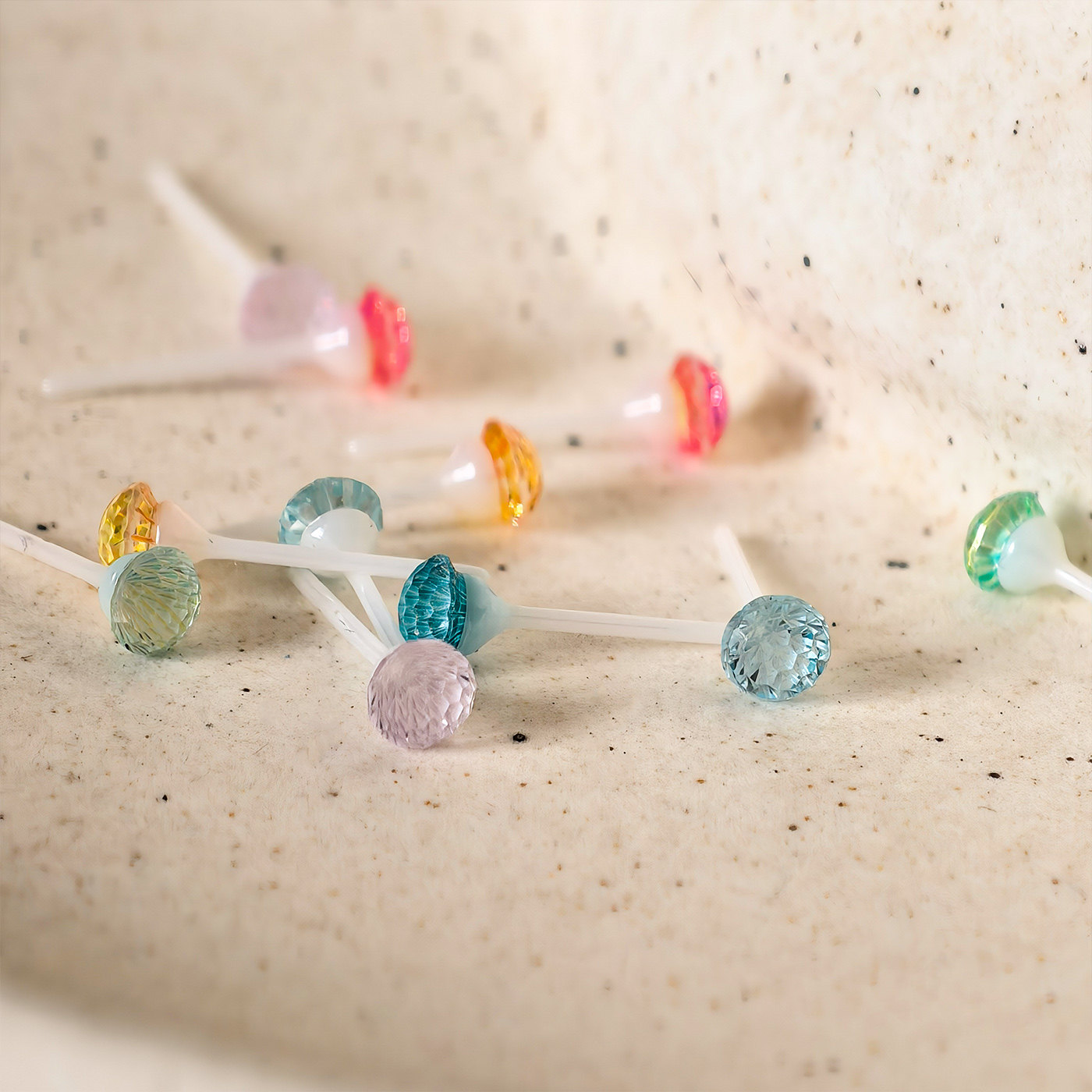 4mm多巴胺糖果生物瓷耳钉防过敏简约日常通勤甜美耳环2026新款潮N