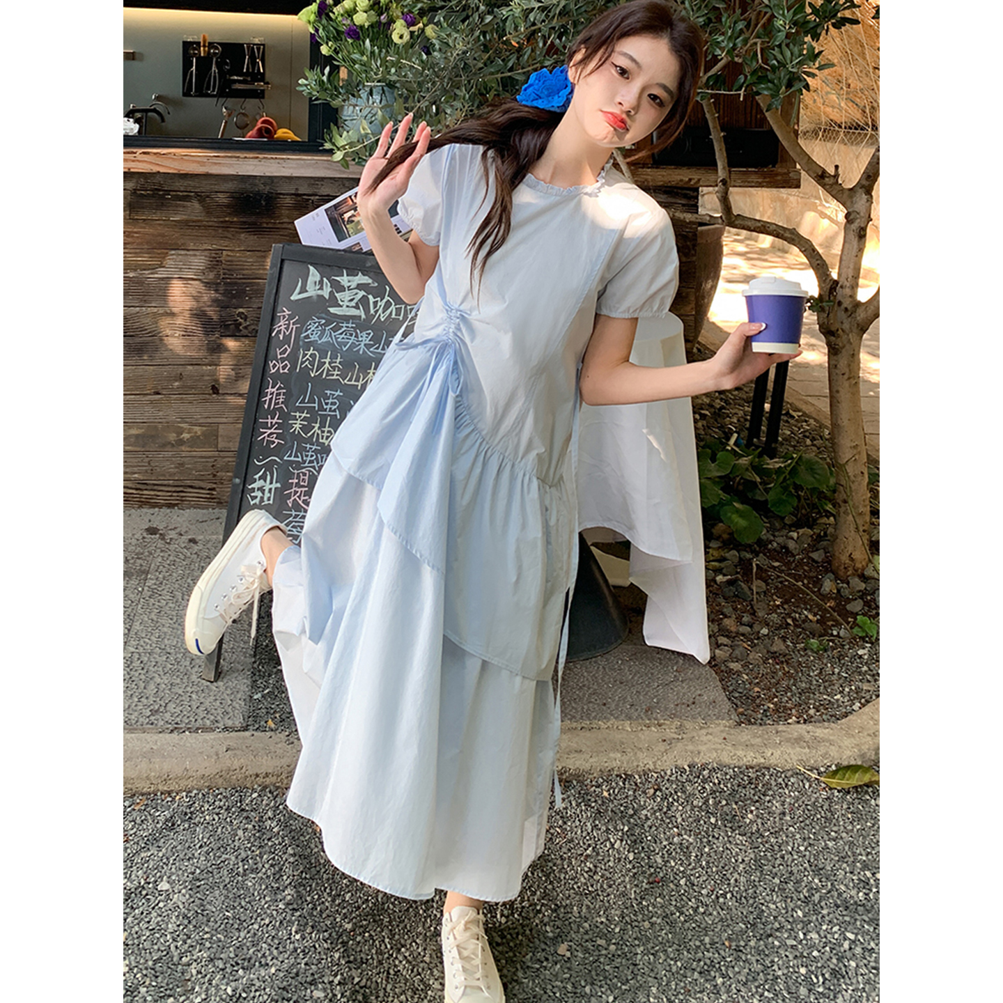 拉夏贝尔今年流行漂亮的裙子巨好看简单大方蓝色抽褶连衣裙女夏季