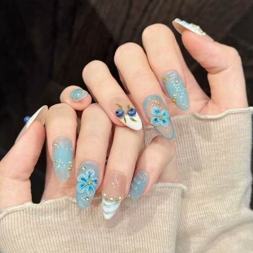 【蓝海莓语】冰蓝渐变美甲贴片手绘蓝莓雕花外贸纯手工穿戴甲