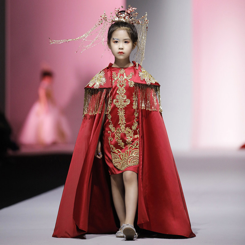 国潮儿童走秀礼服2024新款轻奢女童走秀t台霸气拖尾中国风演出服