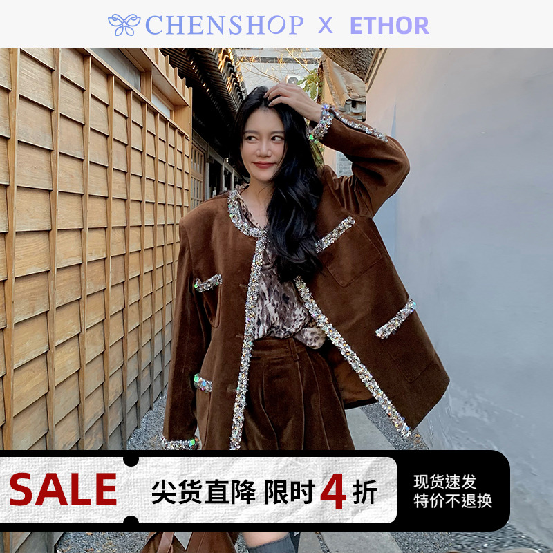 简约圆领棕色麂皮烫钻外套短裤