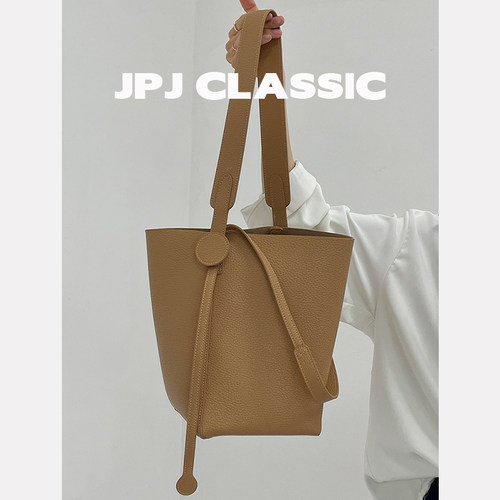 牛皮早春水桶包腋下包