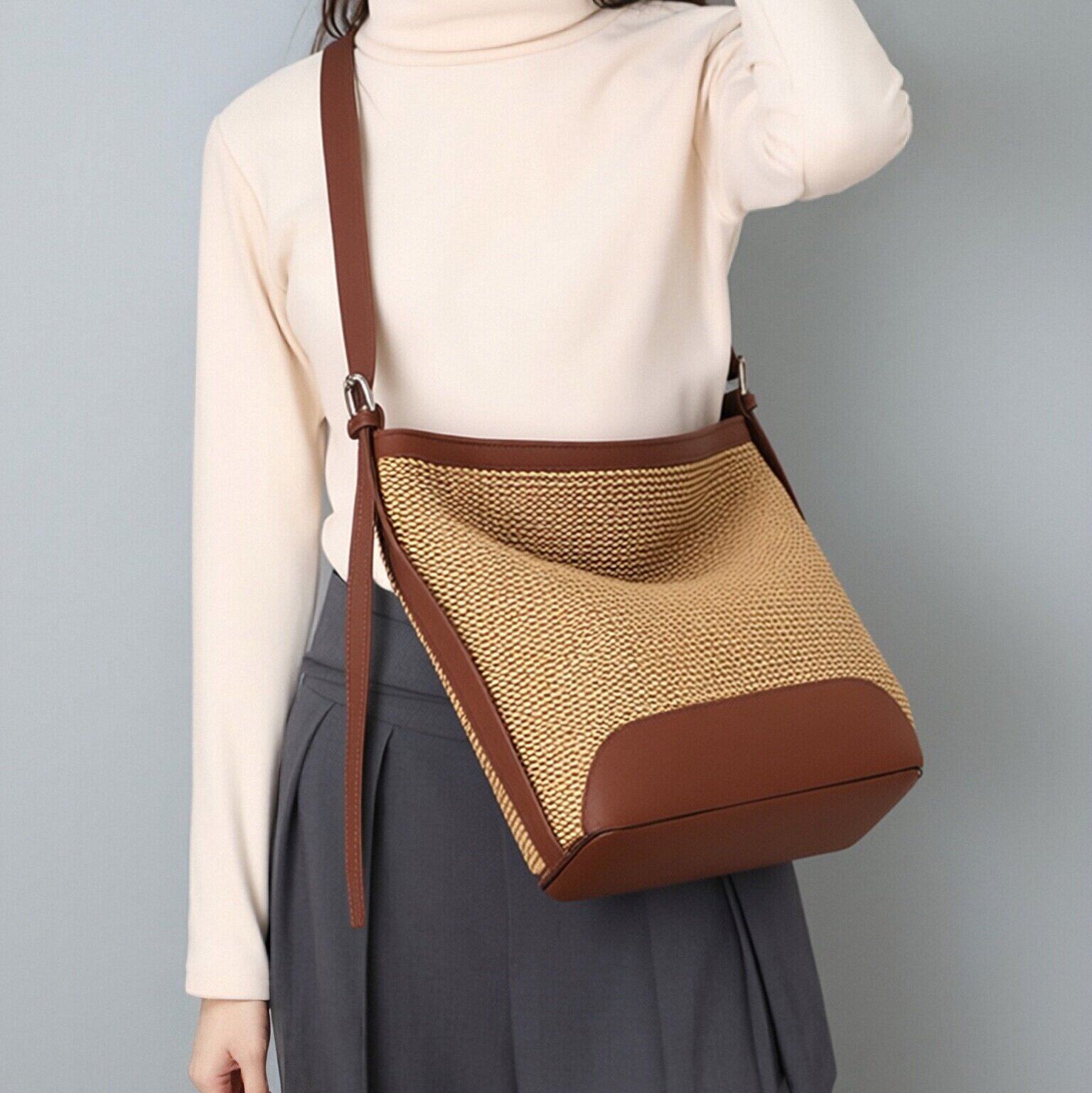 草编包斜挎大容量海边慵懒风编织包包带拉链女士高级感沙滩包单肩