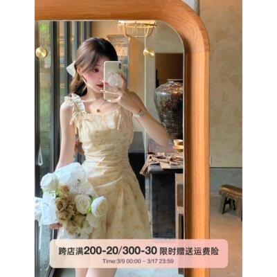 Q女家 初桃香氛/法式浪漫黄色碎花连衣裙女春季小个子茶歇吊带裙