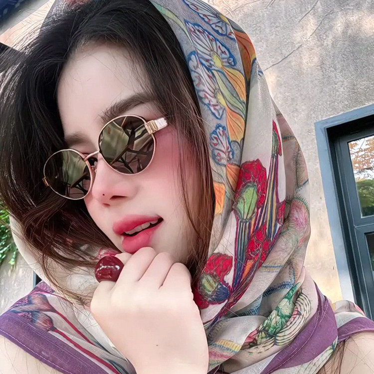 夏季百变防晒大披肩复古百搭方巾女时尚气质围巾薄款旅游拍照纱巾