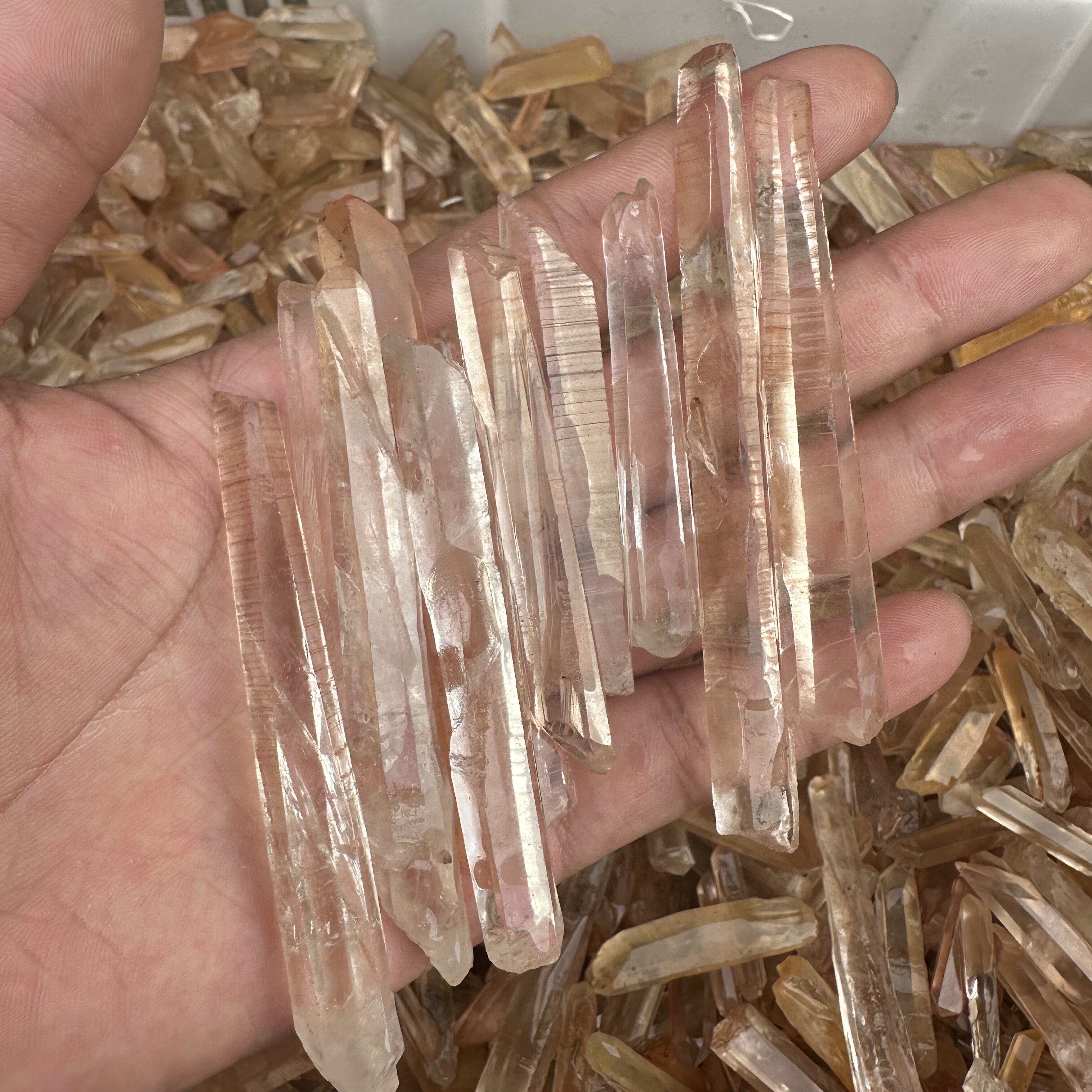纯天然白水晶柱原石细长条碎石摆件石头矿石消磁石鱼缸石底砂