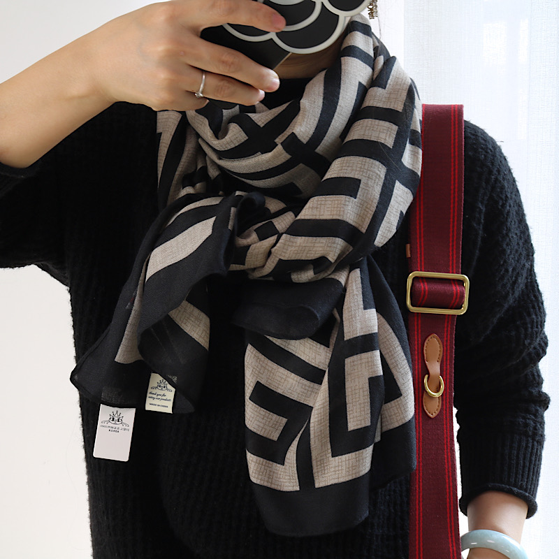 蒄蒄猫围巾女极简风黑白迷宫大格子丝巾百搭英伦风长款披肩秋冬季