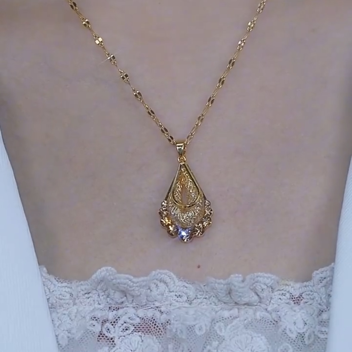 美拉德色锆石水滴项链2025新款爆款轻奢高级感百搭通勤钛钢锁骨链