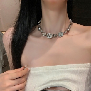 白色纽扣项链甜酷复古小众设计精致锁骨链朋克风y2k脖颈链choker