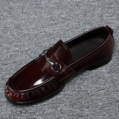 一脚蹬酒红色亮面男士皮鞋真皮