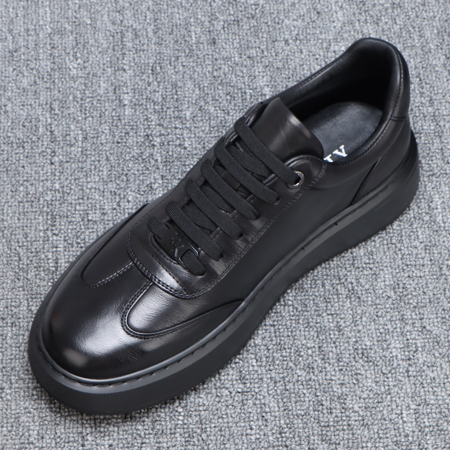 秋季2025新款男鞋休闲鞋轻便厚底