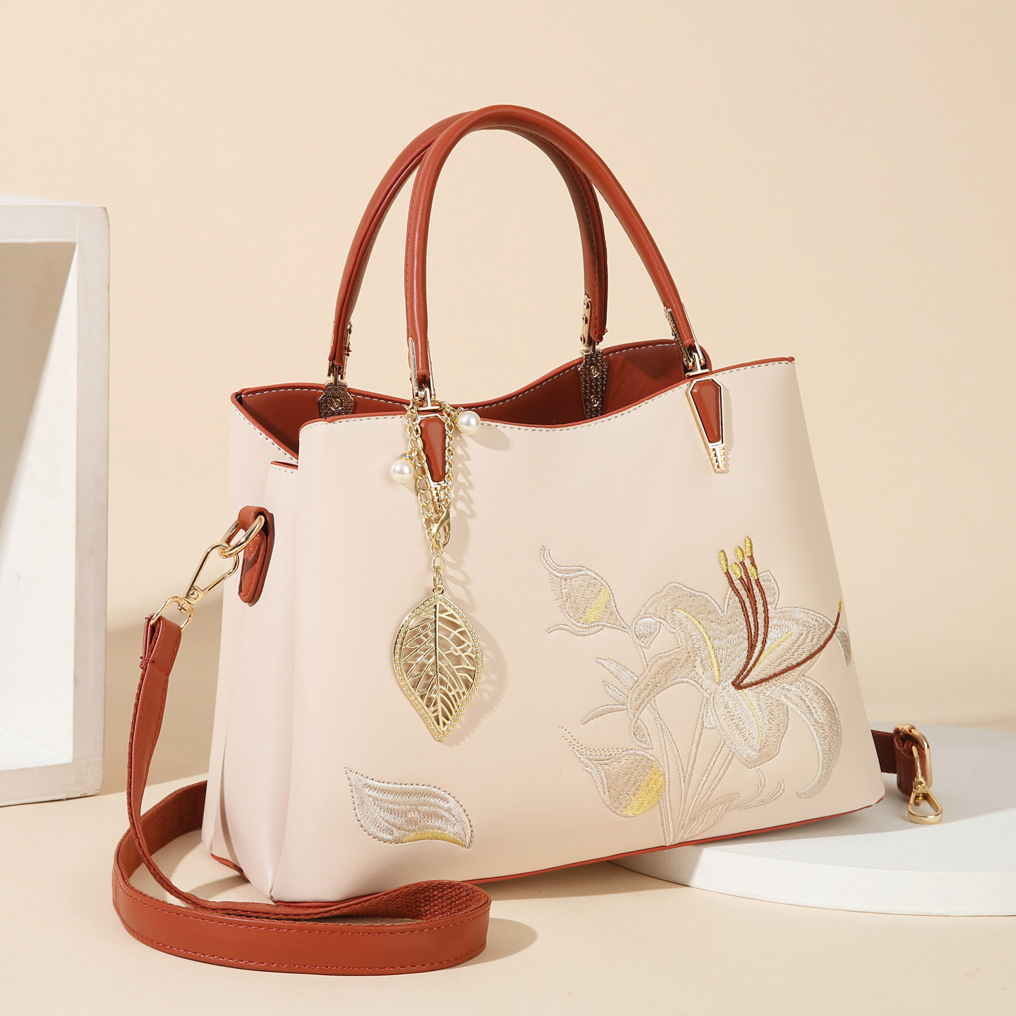 大容量中年女包2026新款撞色高级感单肩包国风中式刺绣手提斜挎包