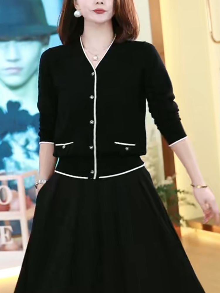 时尚简约黑色小香风针织衫女开 衫上衣2025秋冬显瘦长袖V领毛衣dm