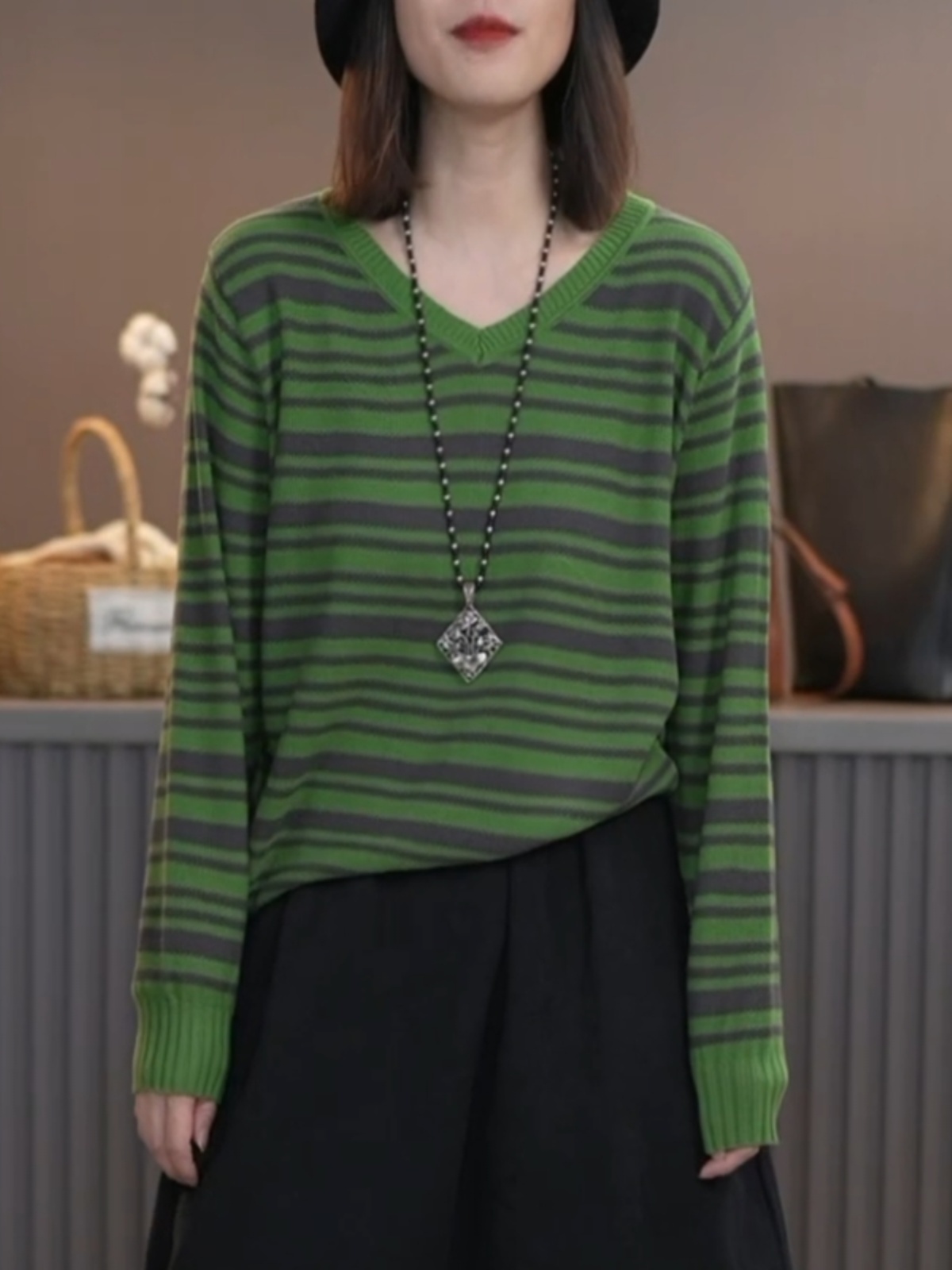 绿色条纹V领长袖毛衣女2025秋新款减龄洋气大码胖MM宽松打底衫dm
