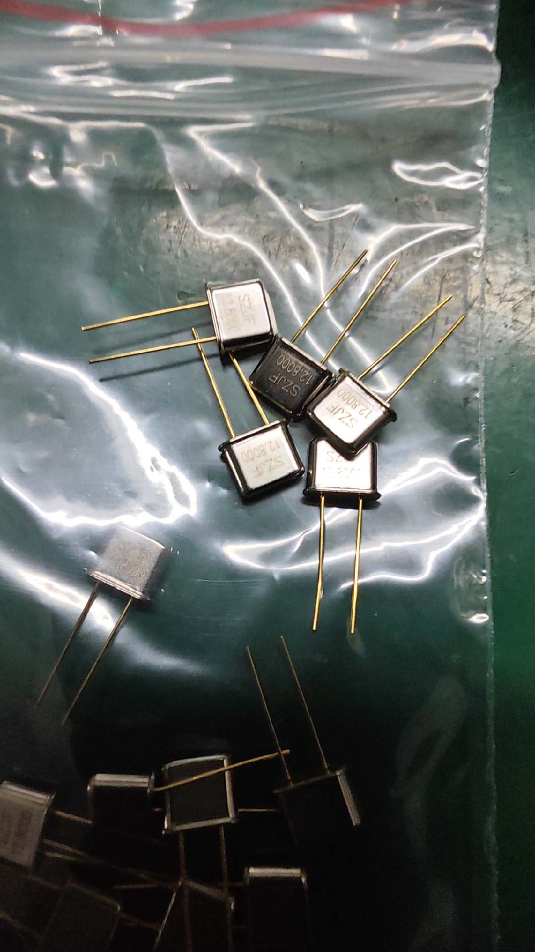 UM-1 无源直插晶振五次泛音频率高100M100MHZ 晶体 DIP-2
