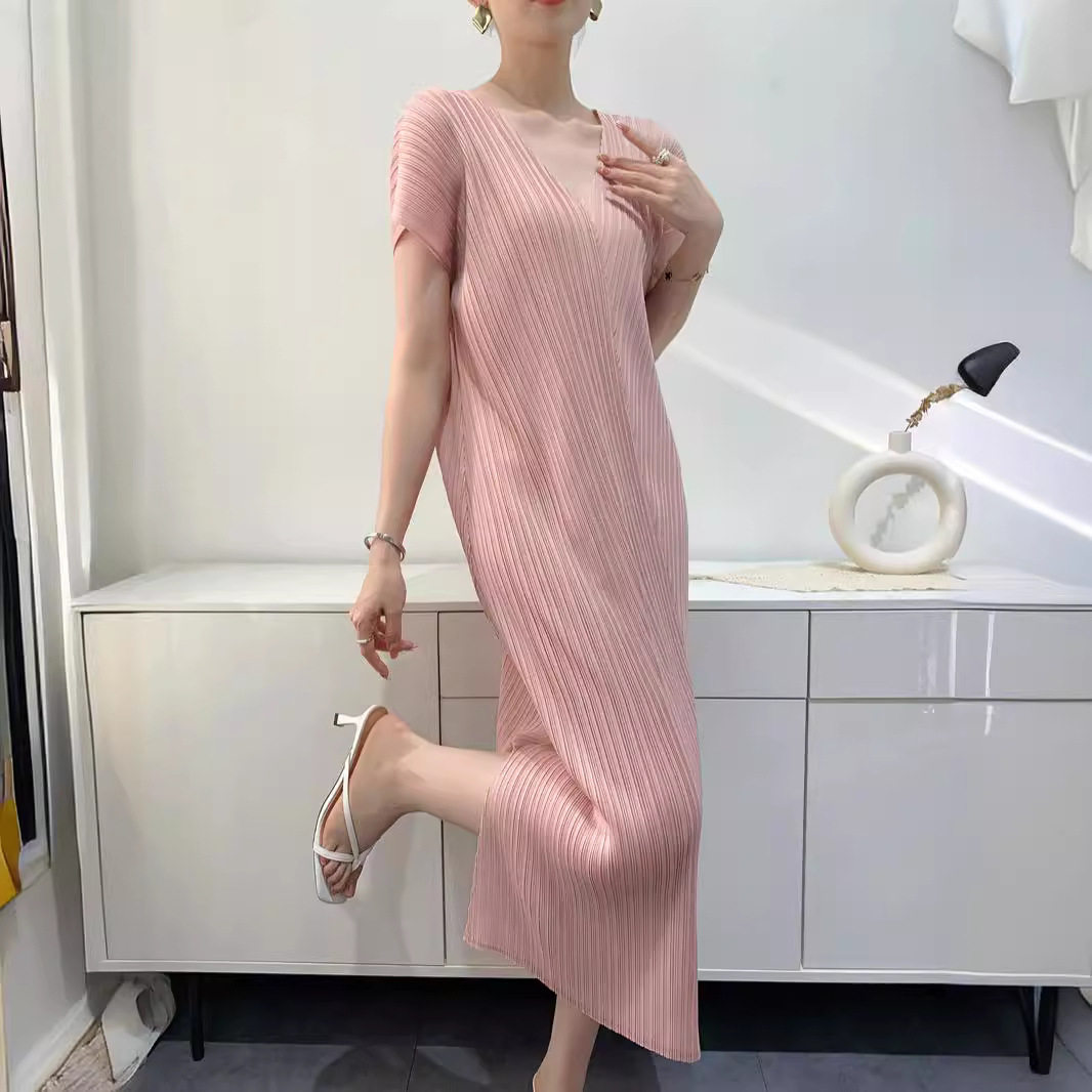 高级感夏季新品V领开叉褶皱连衣裙中长款舒适休闲百褶裙小众设计