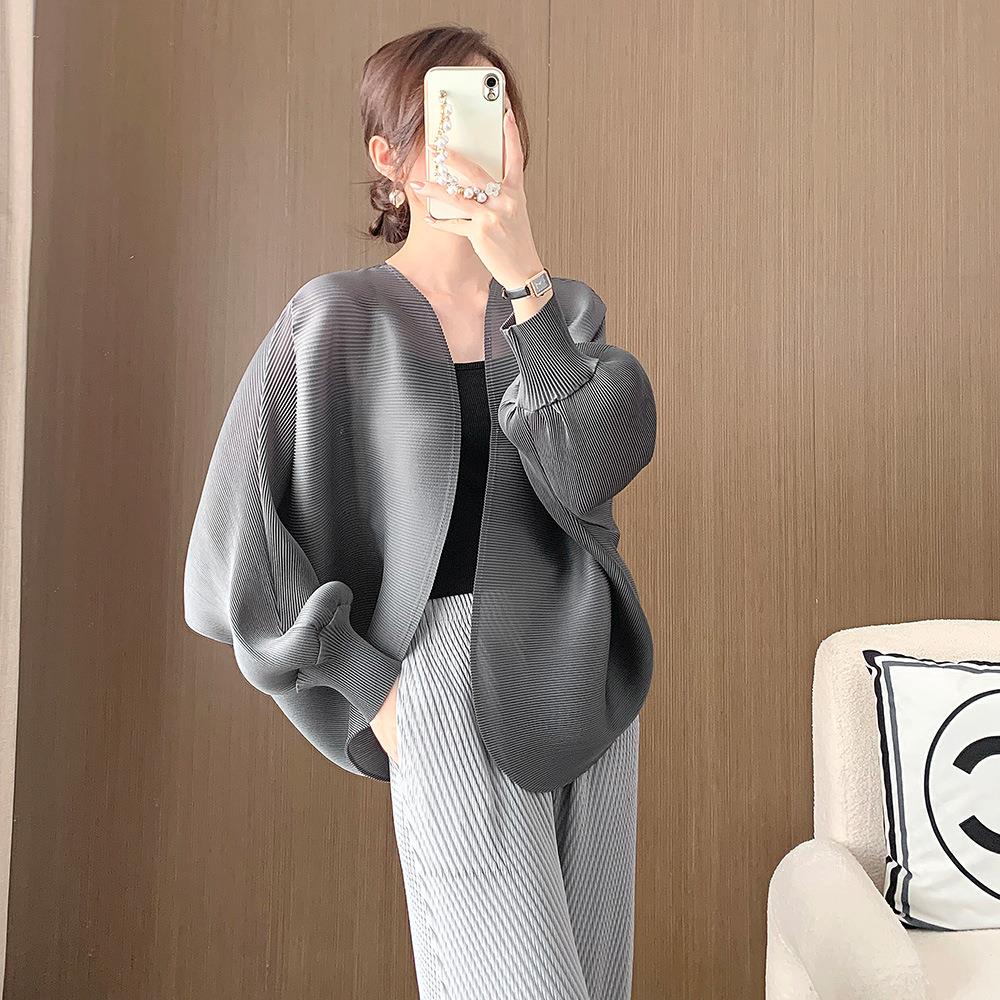 大码褶皱外套春秋女装新品宽松显瘦百搭蝙蝠衫针织开衫女披肩