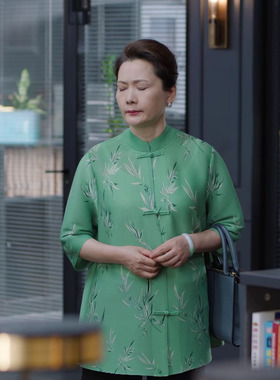 何赛飞同款绿色洋气开衫2春夏新款宽松显瘦盘扣复古妈妈装上衣