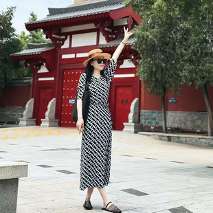 褶皱一生轻奢印花绑带连衣裙2025早秋新款弹力显瘦优雅裹裙长裙