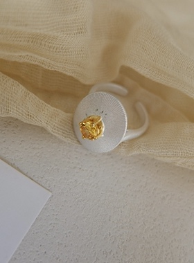 J•有时原创设计 高级椭圆拉丝黄钻戒指 S925烧白清冷感开口银戒