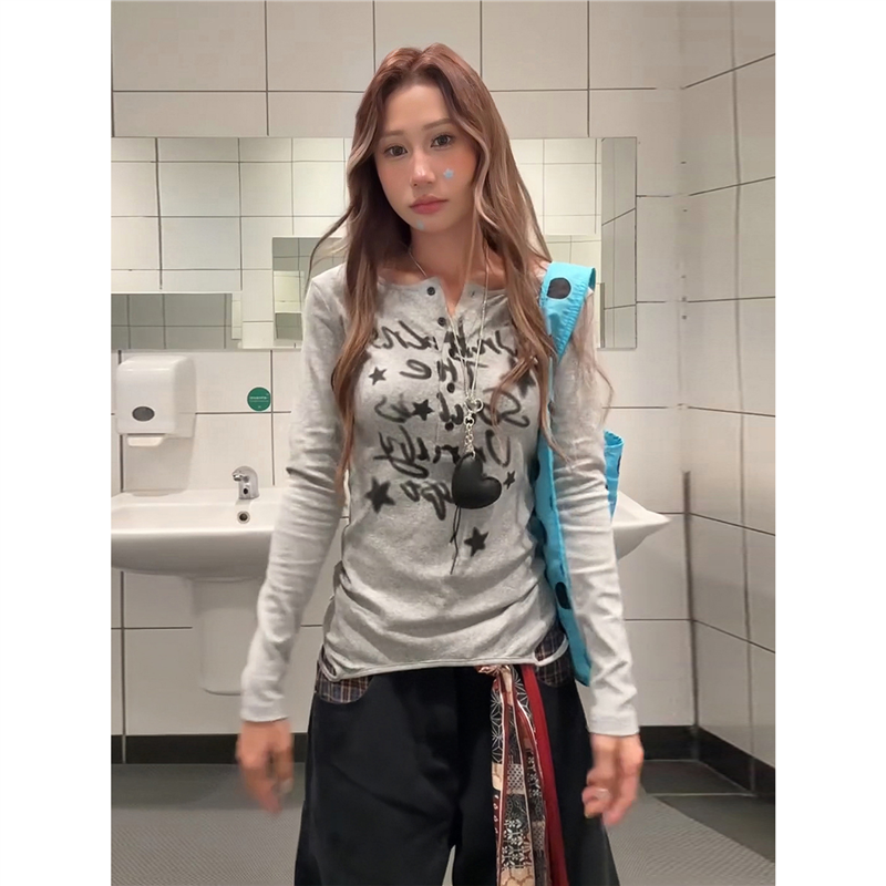 美式街头长袖t恤女早秋新款字母印花灰色tee修身显瘦辣妹正肩上衣