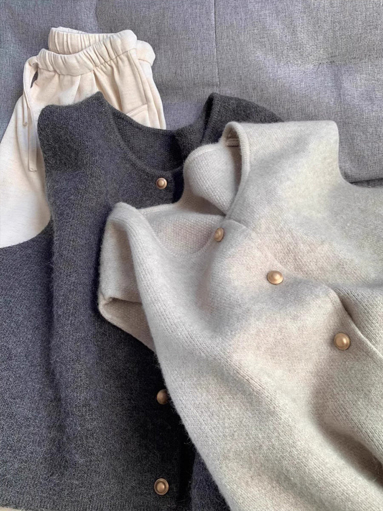 马甲女2025新款叠穿小金扣针织马甲背心春秋外穿韩系宽松坎肩上衣