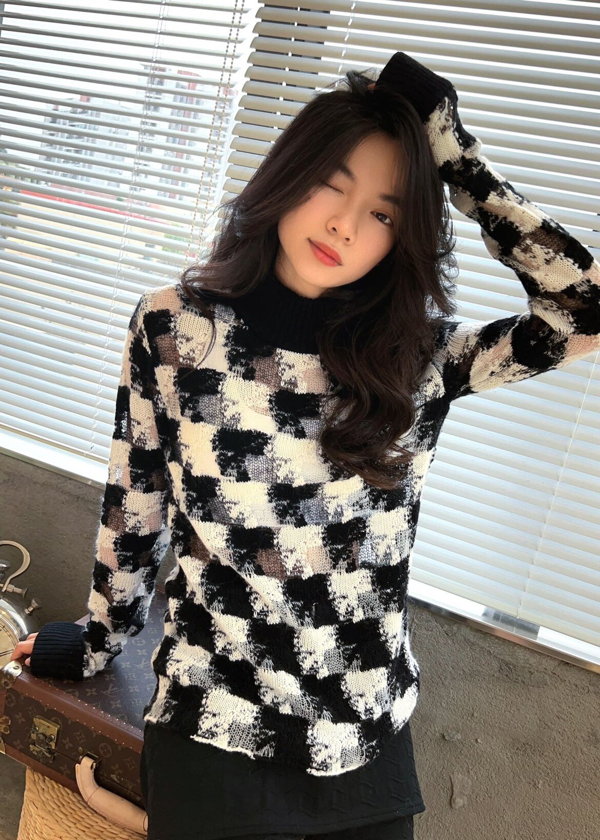 D家*23早秋款马赛克棋牌千鸟格纹针织羊绒黑白相间套头高领毛衣女