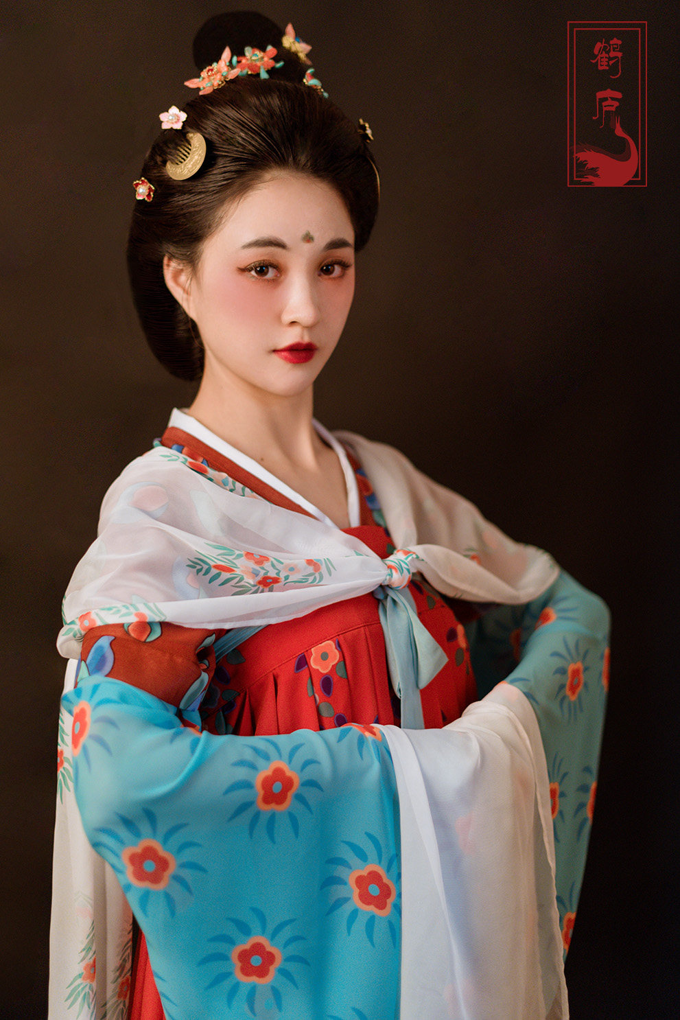 [HELU] HANFU - DUNHUANG 벽화는 당나라의 가슴 길이 속치마를 복원합니다 - [태수 부인이 부처님께 경의를 표하는 그림]