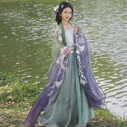 幽谷百合重工刺绣齐腰汉服套装