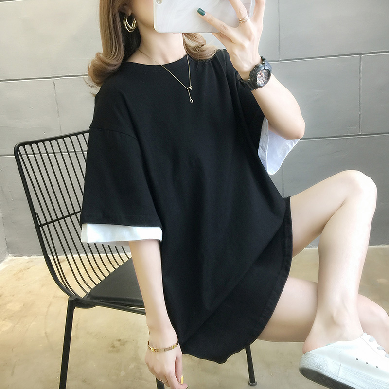 Two pieces of mid length short sleeve T-shirt pull frame