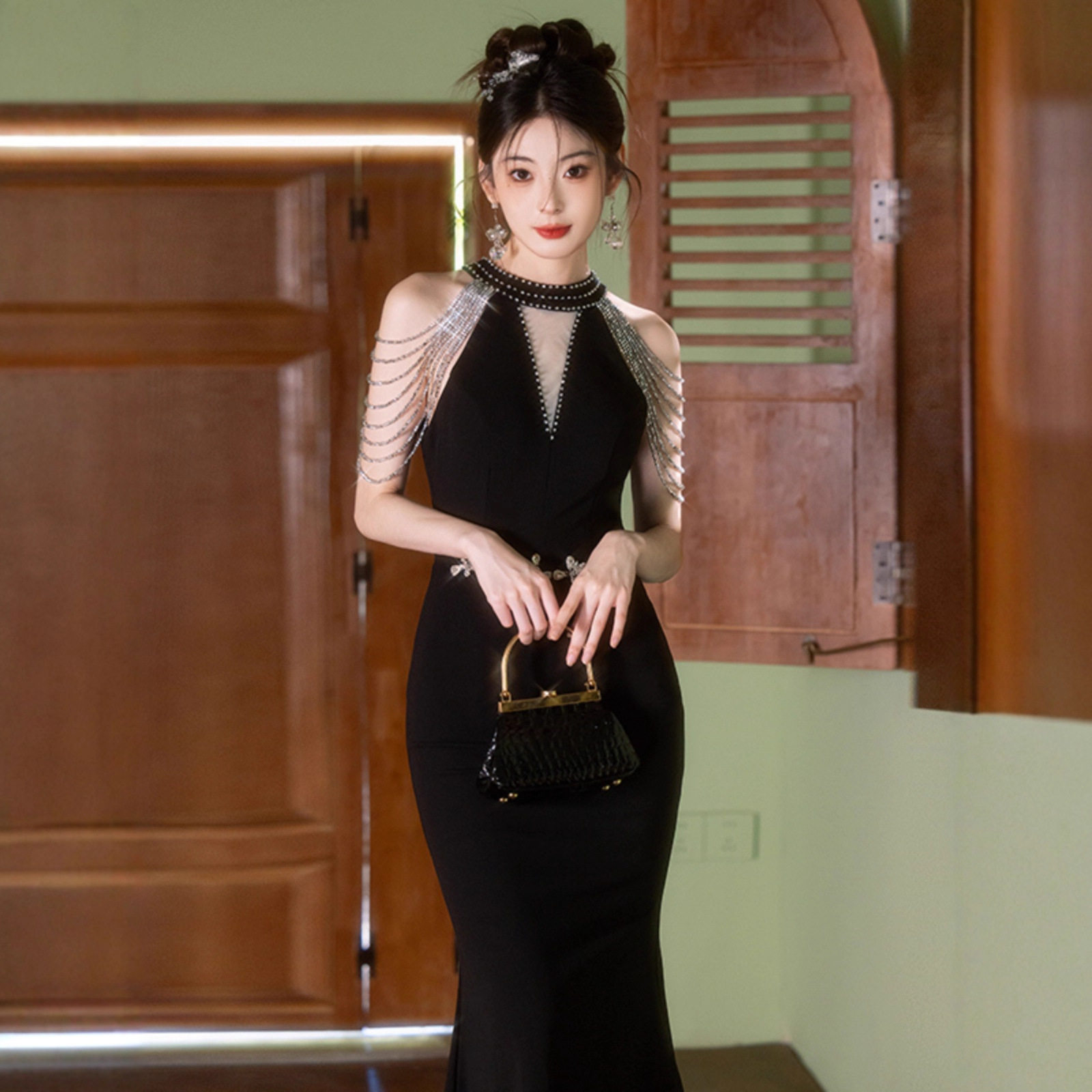 黑色晚礼服挂脖流苏2025新款轻奢小众绝美鱼尾修身长款主持