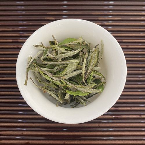 陈孝金磻溪2025年明前日晒传统炭焙一级白牡丹福鼎白茶花香甜润