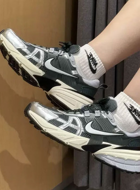 Nike耐克男鞋V2K Run 白绿复古老爹鞋厚底运动休闲跑步鞋HJ4497