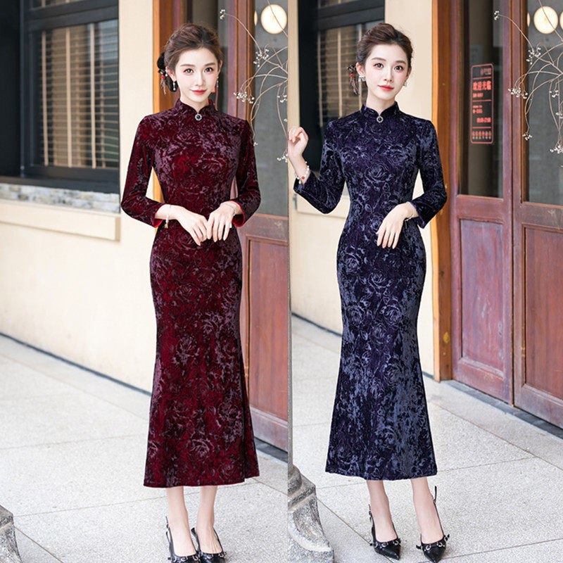 2026秋冬款新中式韩国绒压花鱼尾长款走秀演出服旗袍女妈妈33668