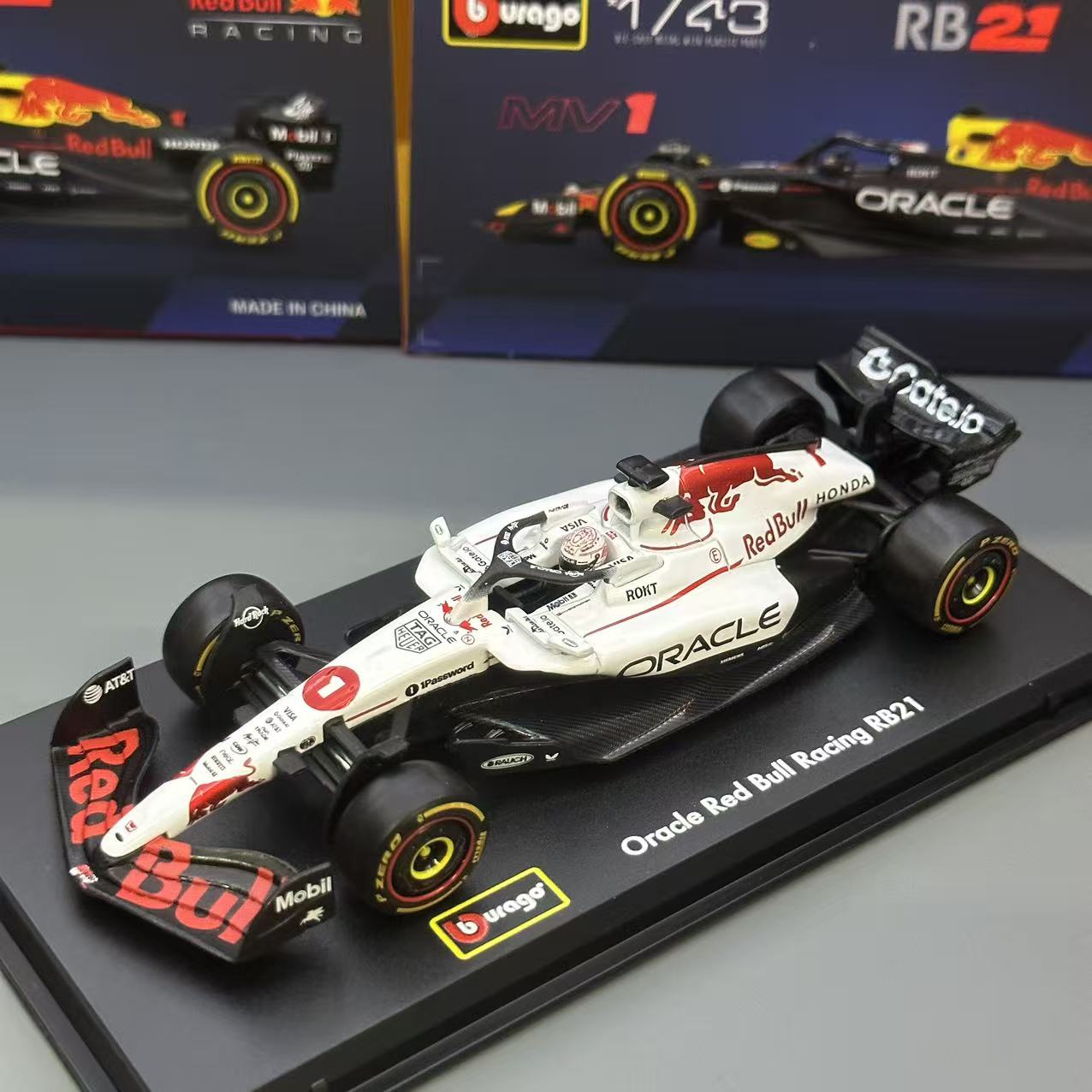 预1:43 比美高红牛RB21日本大奖赛白牛涂装维斯塔潘仿真合金车模