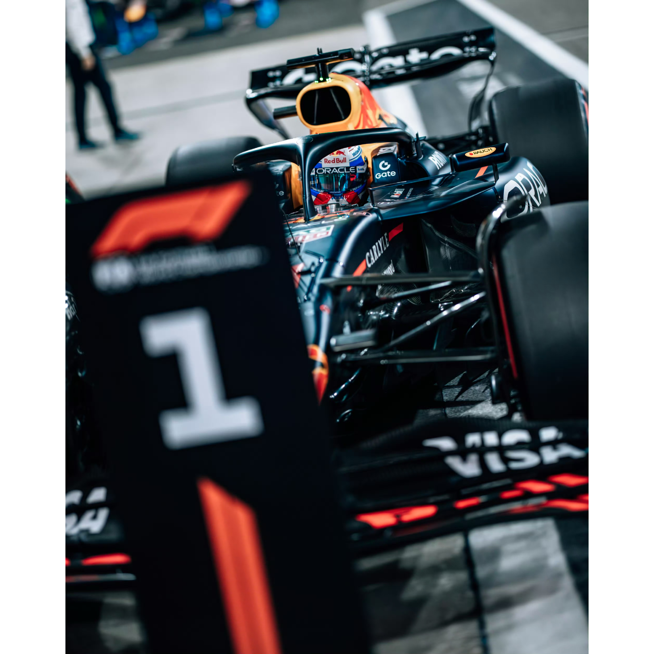 盲订 1:43/18 Spark 维斯塔潘阿布扎比大奖赛夺冠 红牛RB21车模