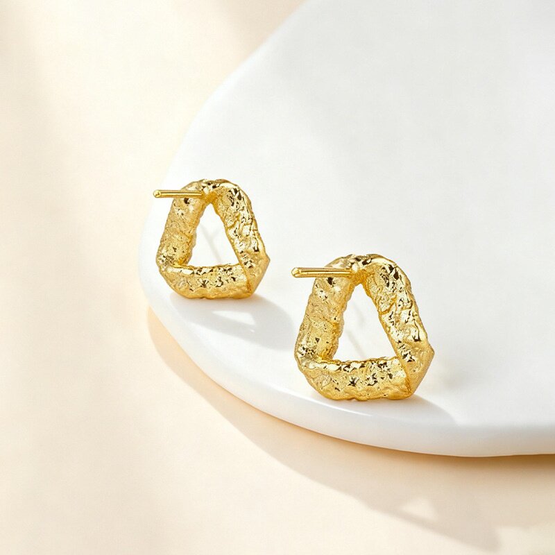 金店平替电镀沙金耳环女熔岩纯手工捶打莫比乌斯耳钉小众感
