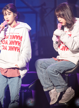 韩版IU李智恩同款白色字母连帽卫衣红色格子衬衫宽松ins超火男女