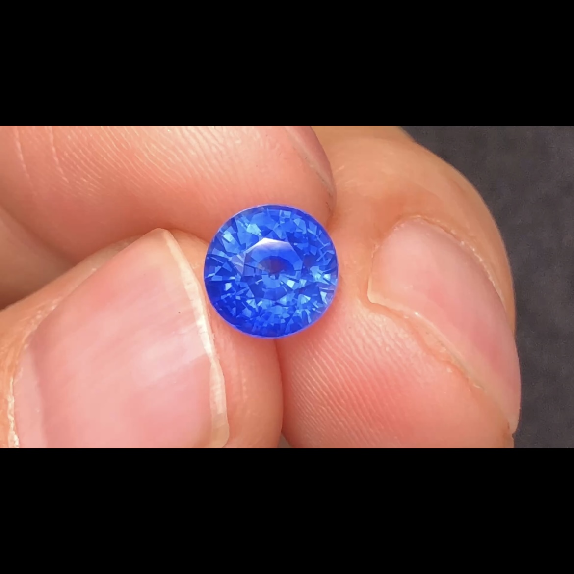 2.32克拉老烧矢车菊，附带吉尔德证书。