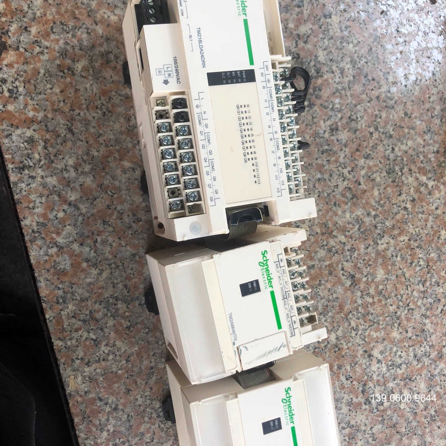 PLC ：TM218LDA24DRN、通电显示需问价