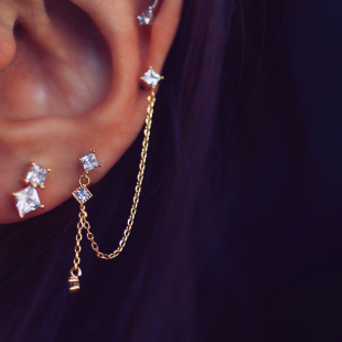 菱形耳骨钉设计感几何耳钉小众耳链粗杆2023新款潮精致吊坠多耳洞