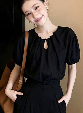 时尚2026春夏新款轻奢风高级感百搭显瘦时尚通勤黑色镂空短袖上衣