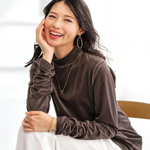 2025年秋日本代购女士小高领光泽感天鹅绒长袖套头打底衬衫有大码