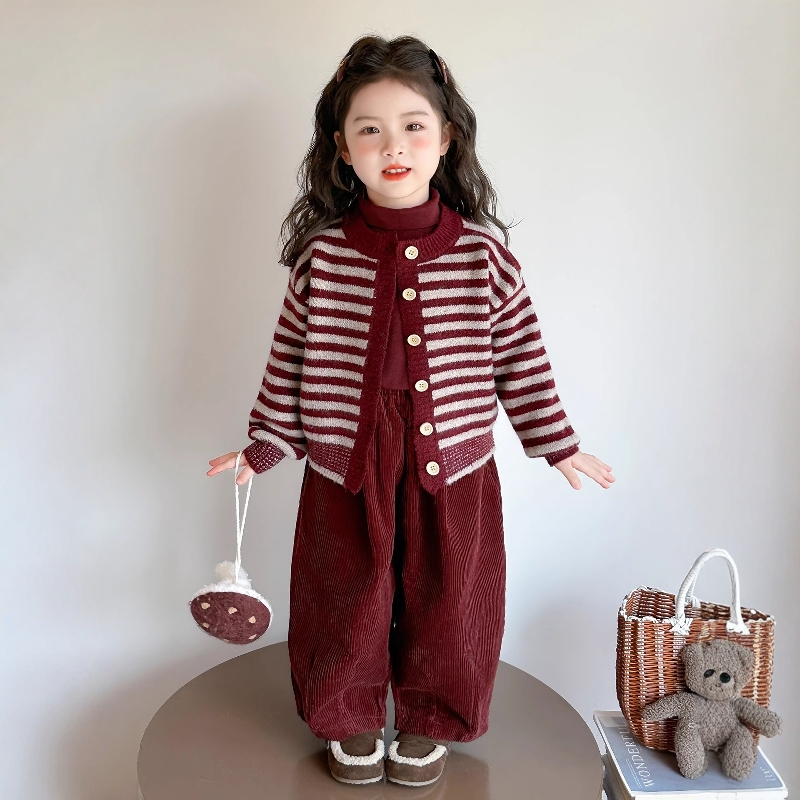 法国Uamtor女童灯芯绒毛衣三件套